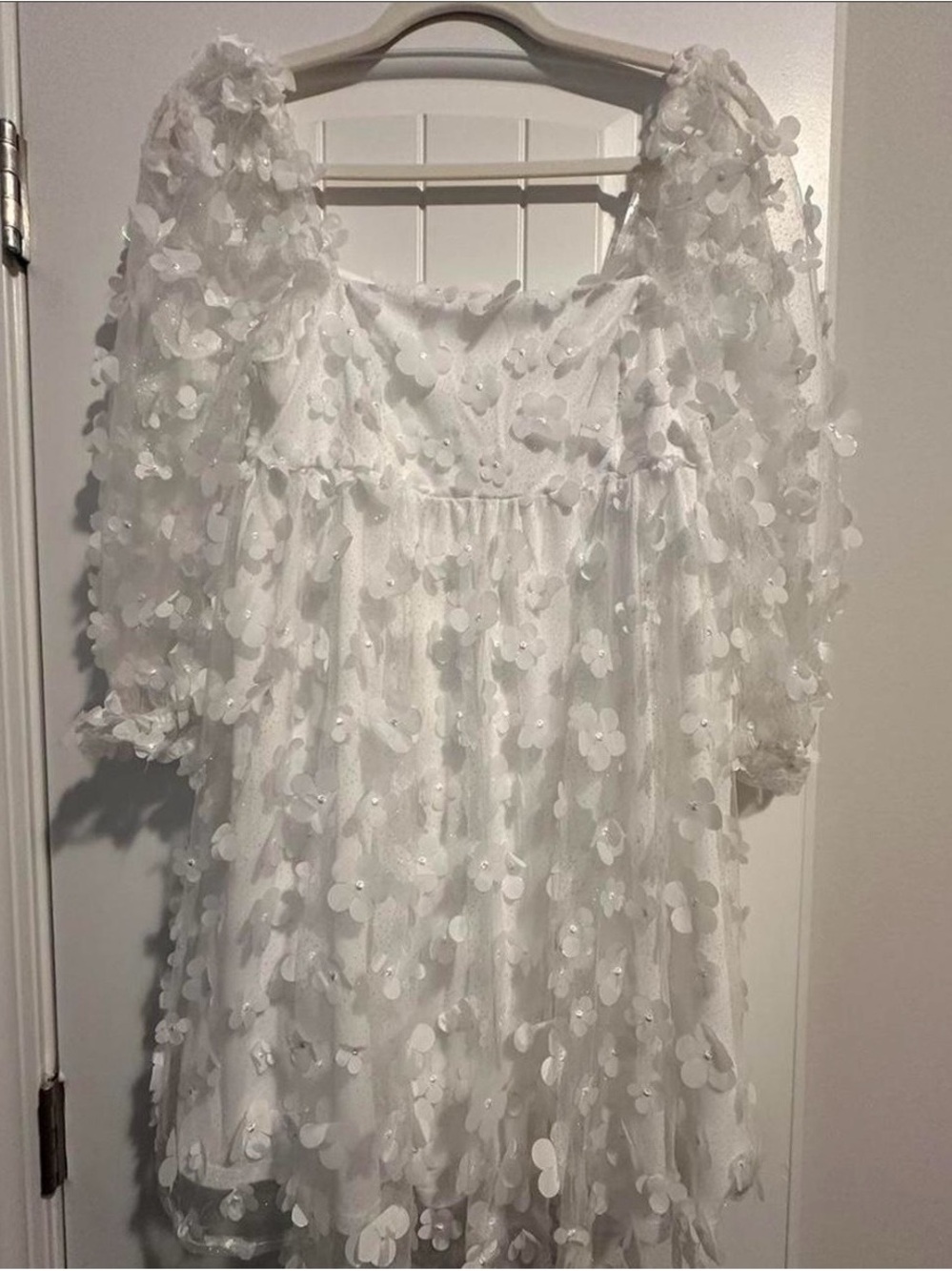 White Floral Appliqué Puff Sleeve Women’s Mini Dress